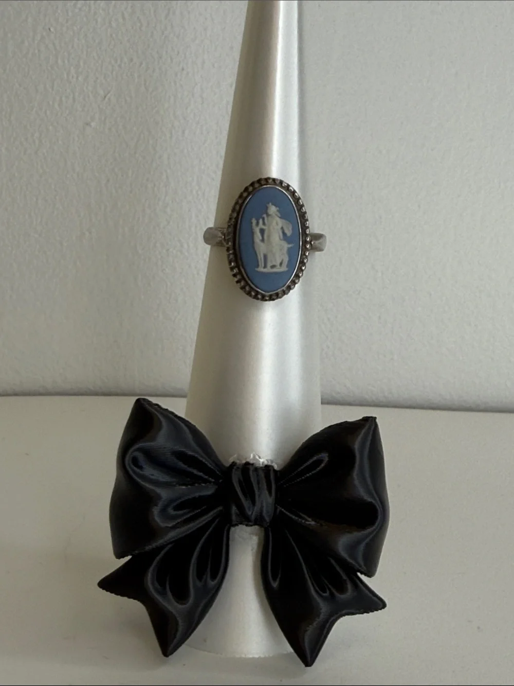 Vintage Wedgwood Blue Jasperware Sterling Silver Diana Huntress Cameo Ring